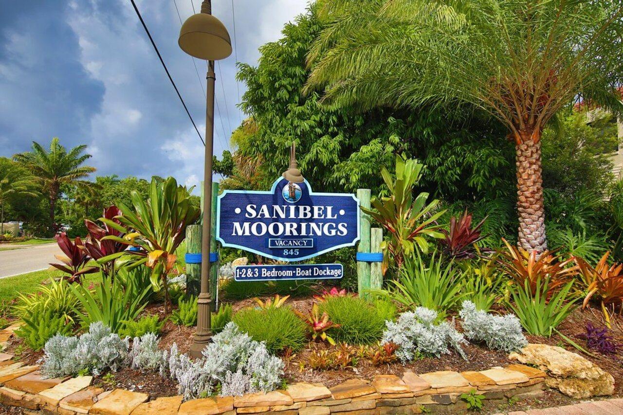 Sanibel Moorings Hotel Exterior photo