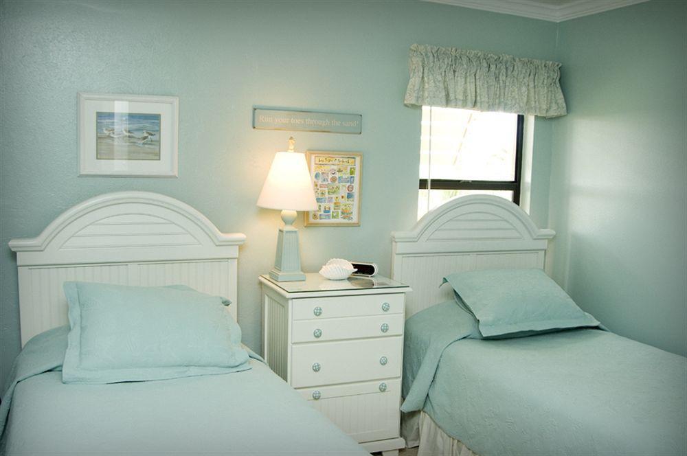 Sanibel Moorings Hotel Exterior photo