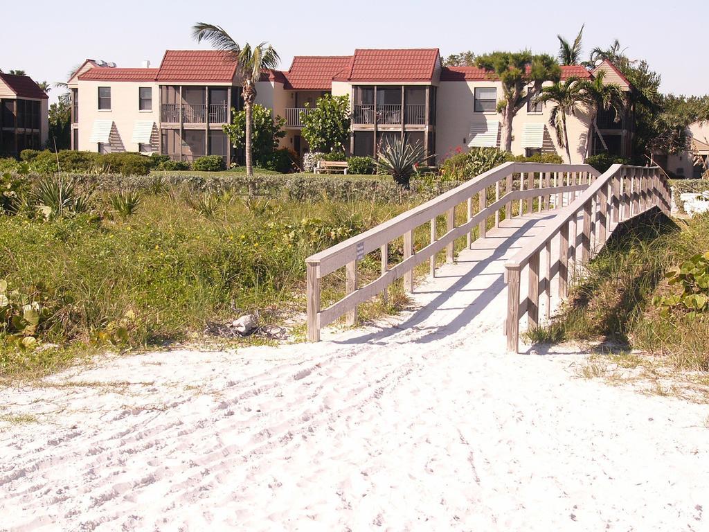 Sanibel Moorings Hotel Exterior photo