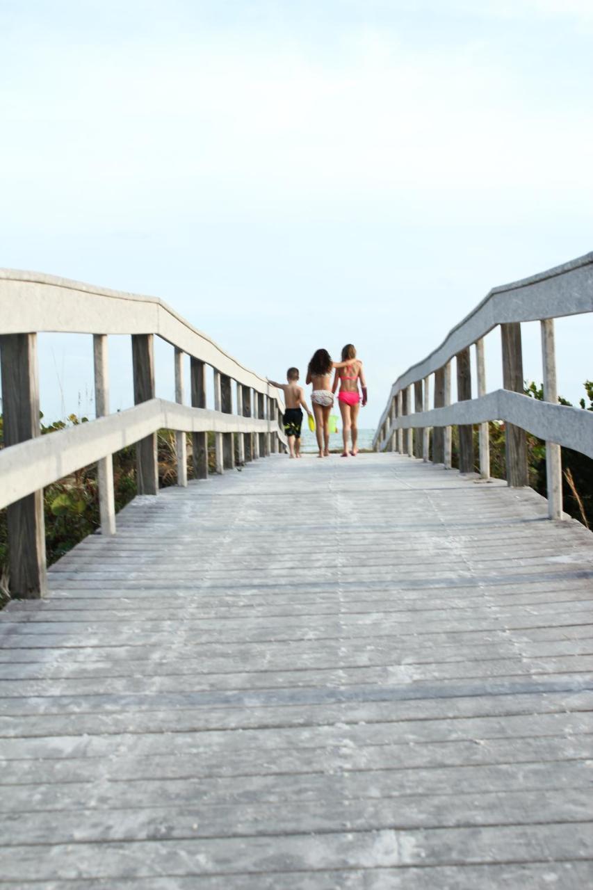 Sanibel Moorings Hotel Exterior photo
